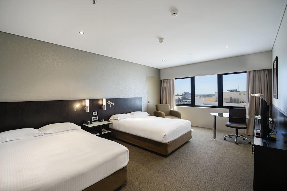 Hilton Darwin photo 3