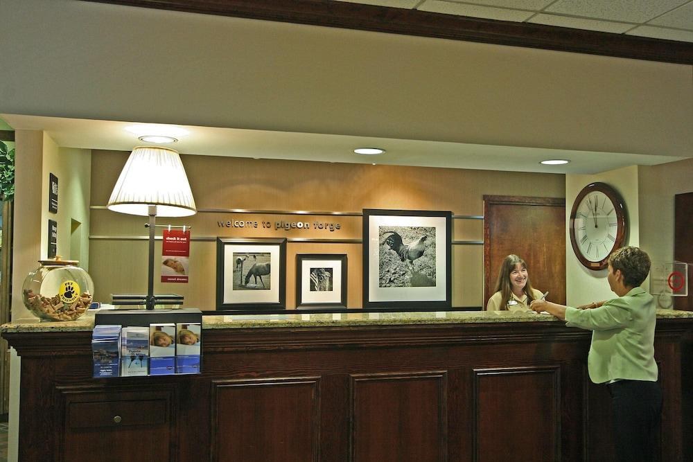 Hampton Inn & Suites Pigeon Forge On The Parkway photo 2