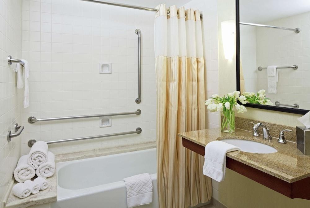 Hilton Alexandria Mark Center photo 4