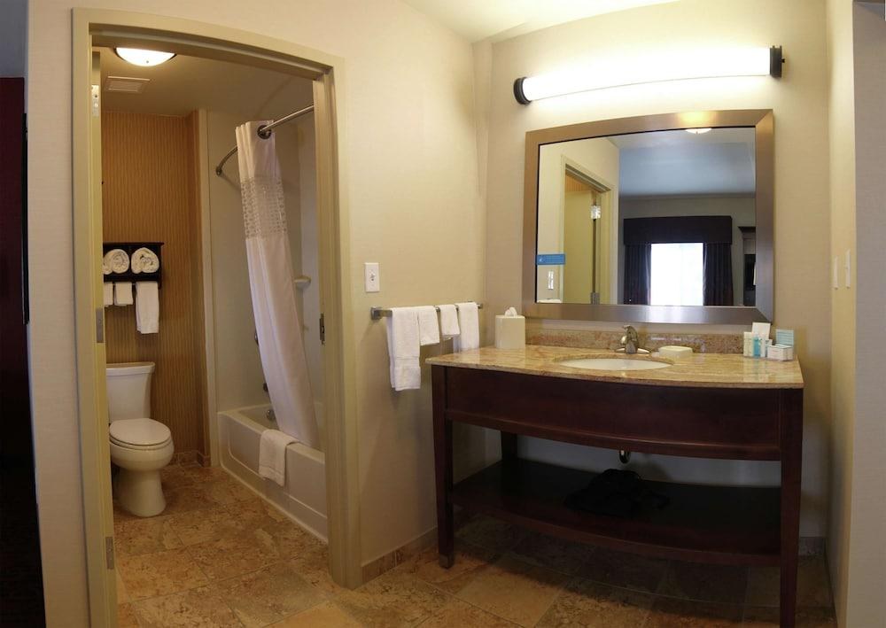 Hampton Inn & Suites Grand Forks photo 2