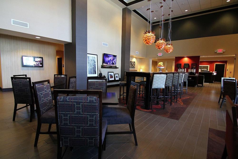 Hampton Inn & Suites Grand Forks photo 3