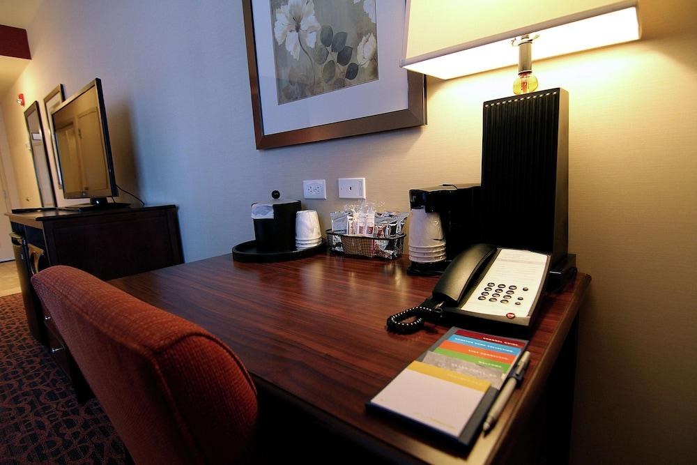 Hampton Inn & Suites Grand Forks photo 4
