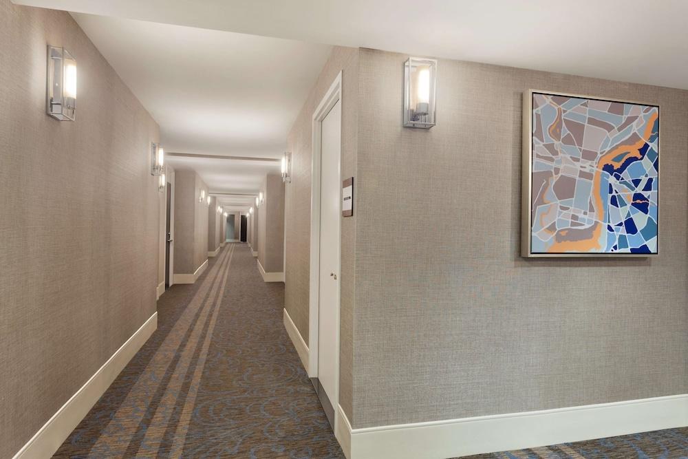 Hilton Philadelphia City Avenue photo 2