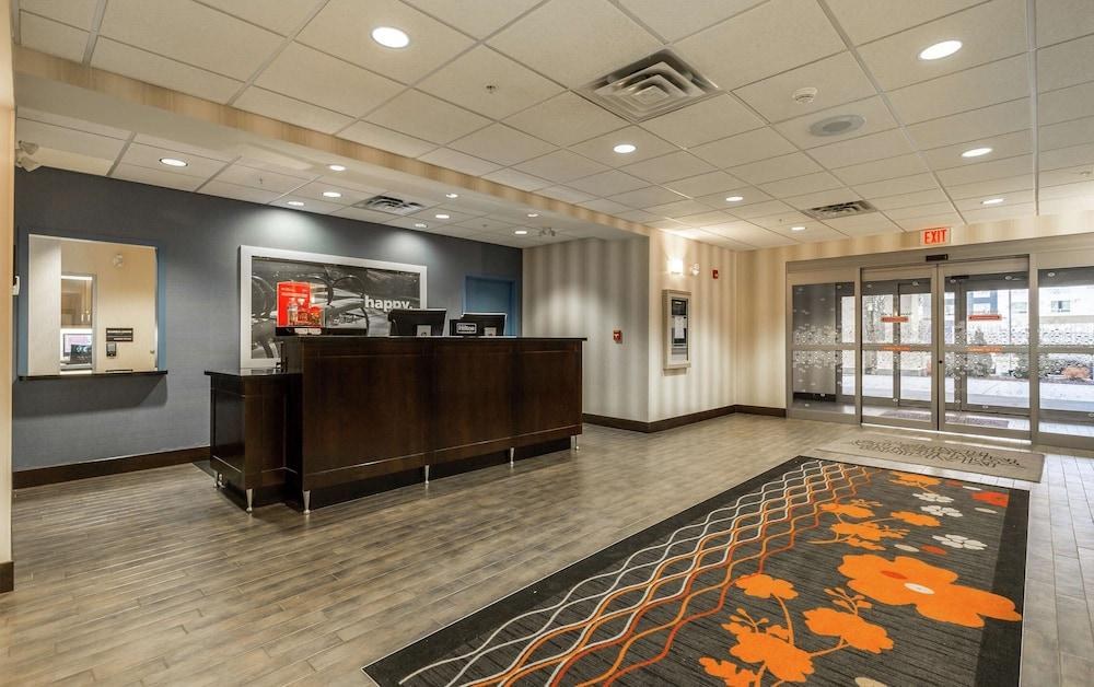 Hampton Inn & Suites by Hilton Lethbridge photo 2