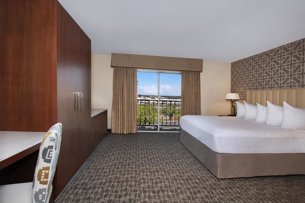 Embassy Suites by Hilton Anaheim North photo 1