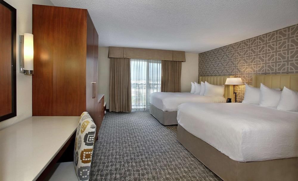 Embassy Suites by Hilton Anaheim North photo 4