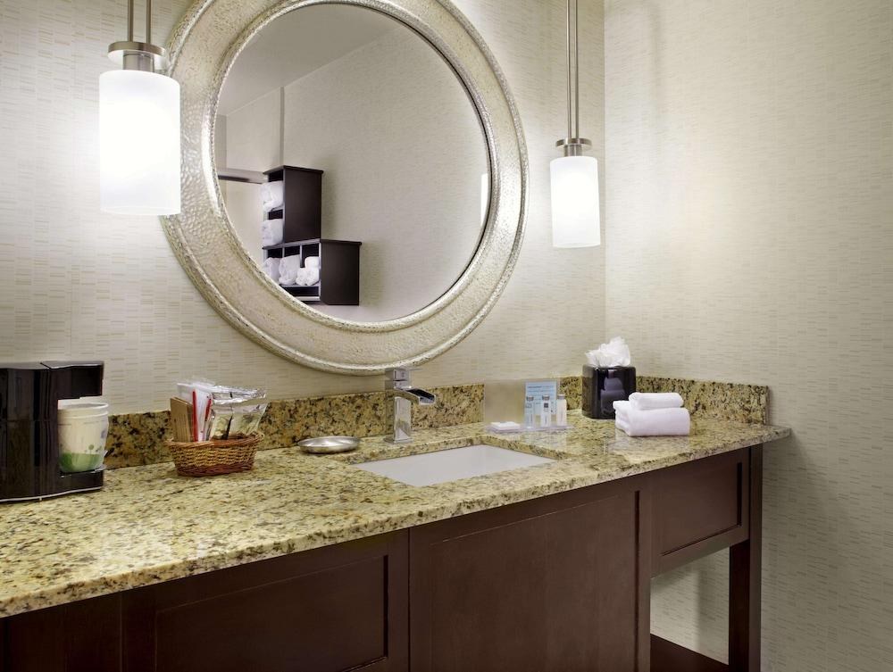 Hampton Inn Phoenix-Biltmore photo 3