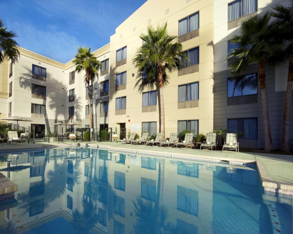 Hampton Inn Phoenix-Biltmore photo 4