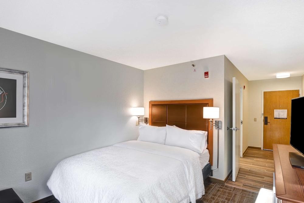 Hampton Inn Memphis-Poplar photo 3