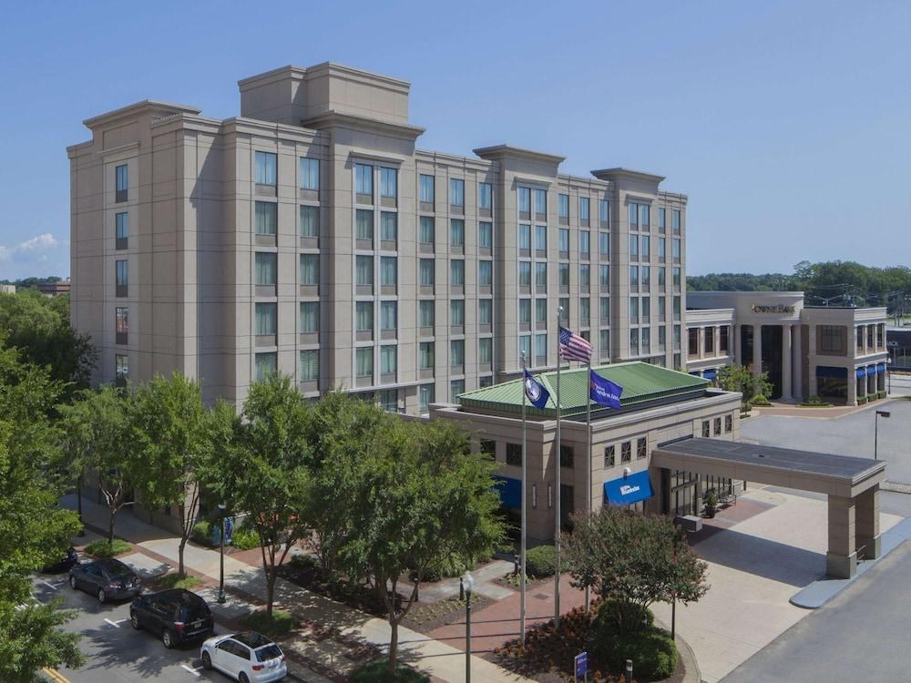 Hilton Garden Inn Virginia Beach Town Center photo 3