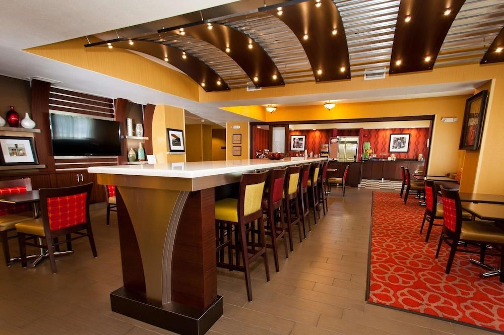 Hampton Inn & Suites Sacramento-Cal Expo photo 2