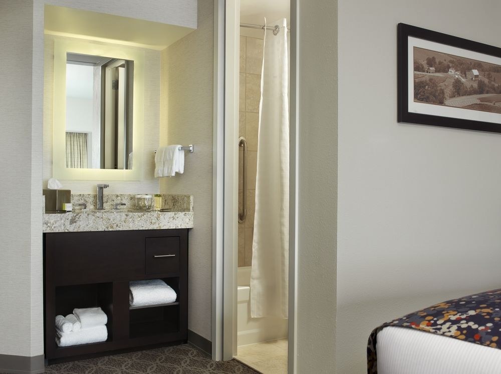 DoubleTree by Hilton Cedar Rapids Convention Complex photo 1