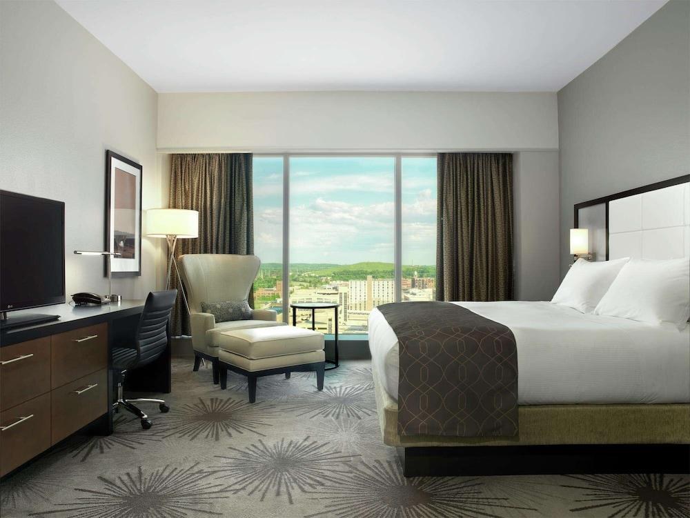 DoubleTree by Hilton Cedar Rapids Convention Complex photo 3