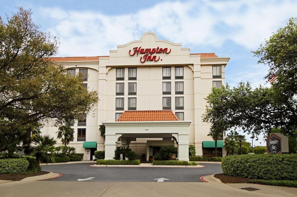 Hampton Inn Austin/Airport Area South photo 2