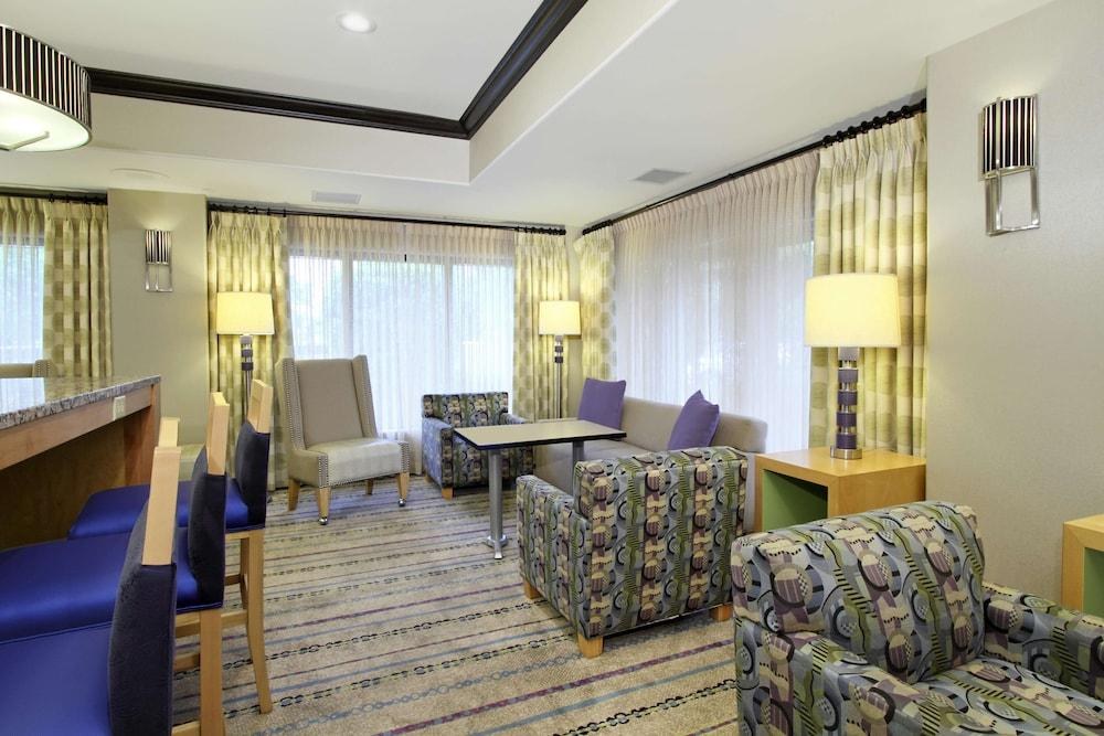 Hampton Inn Austin/Airport Area South photo 3