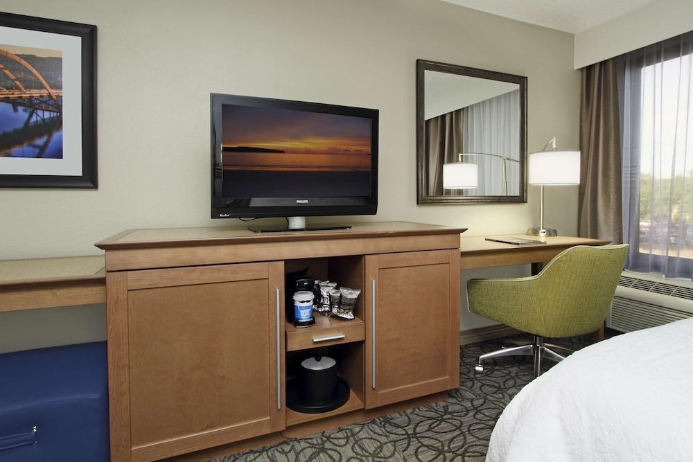Hampton Inn Austin/Airport Area South photo 4