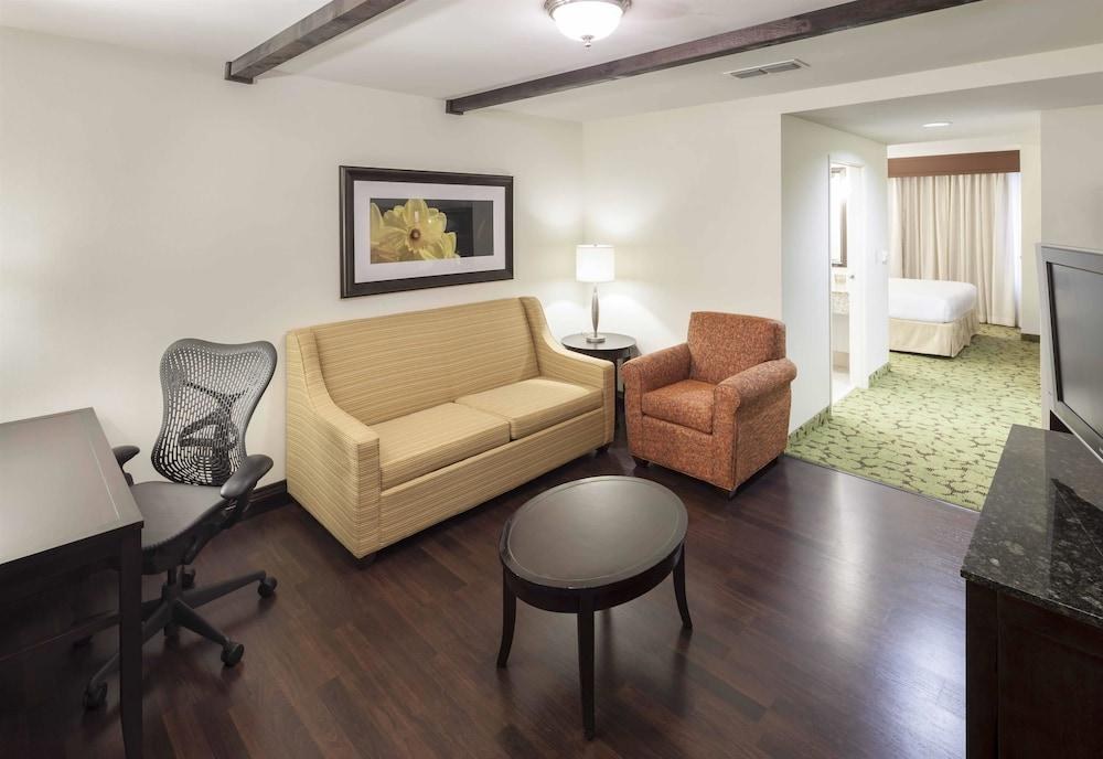 Hilton Garden Inn Dallas Lewisville photo 3