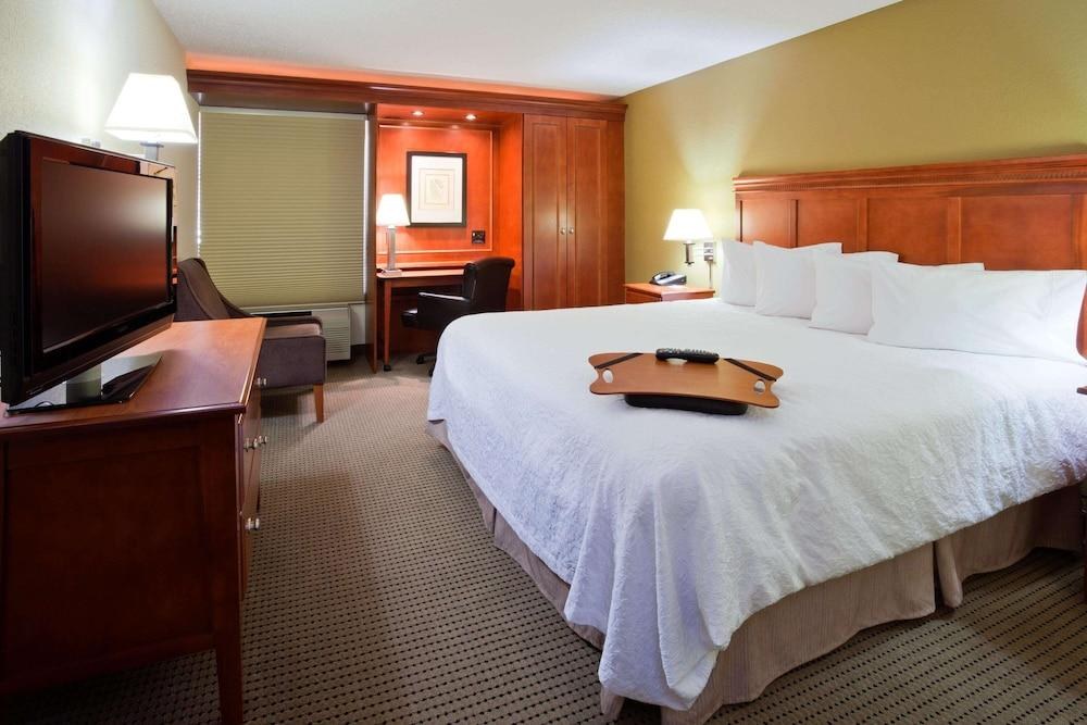 Hampton Inn Cedar Rapids photo 2