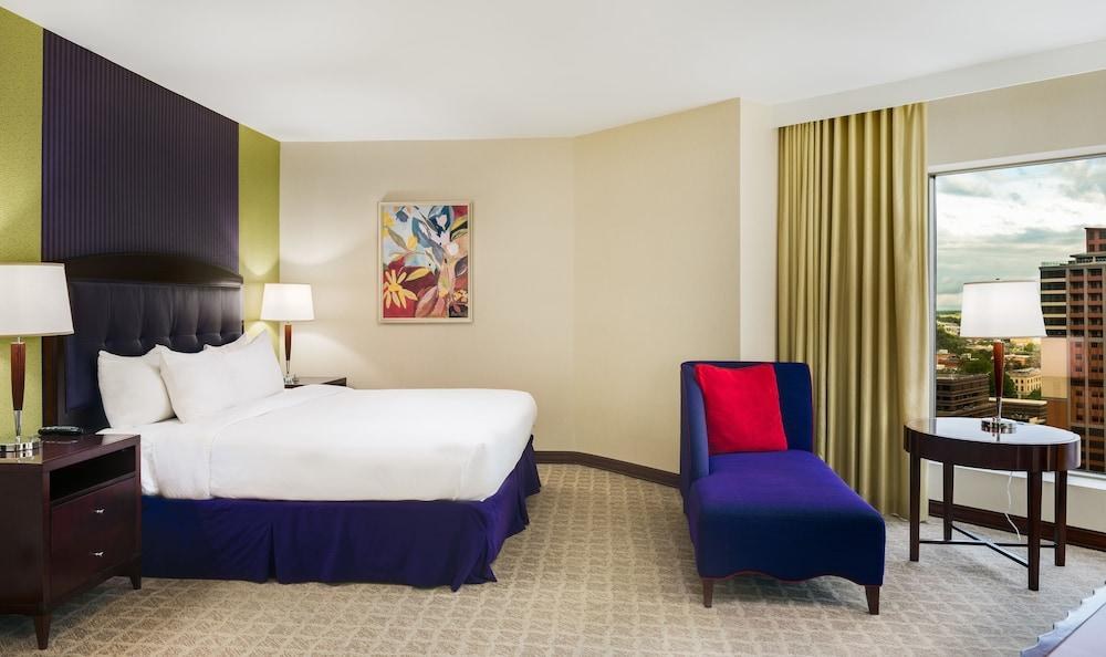 Hilton Charlotte Uptown photo 2