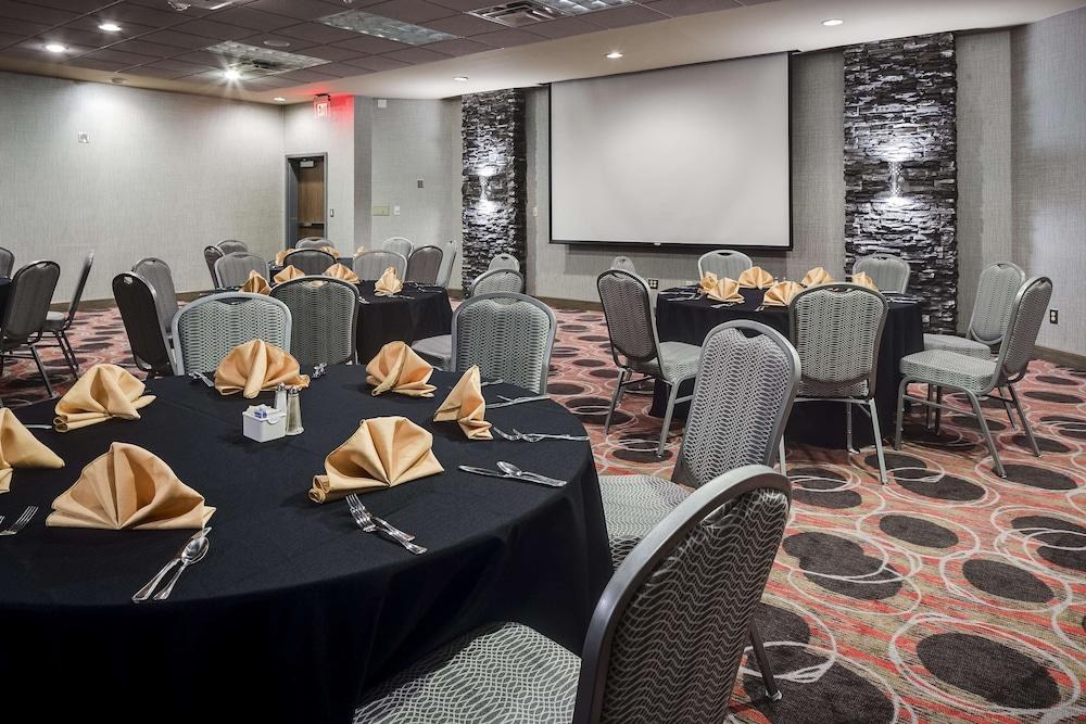 Hampton Inn Iowa City/Coralville photo 2