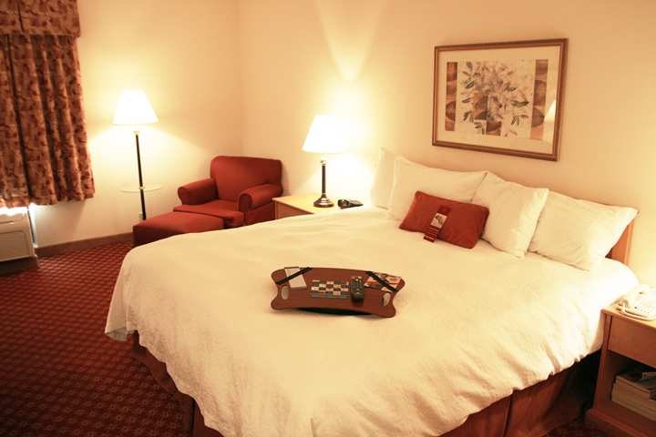 La Quinta Inn & Suites by Wyndham St Louis Route 66 photo 2
