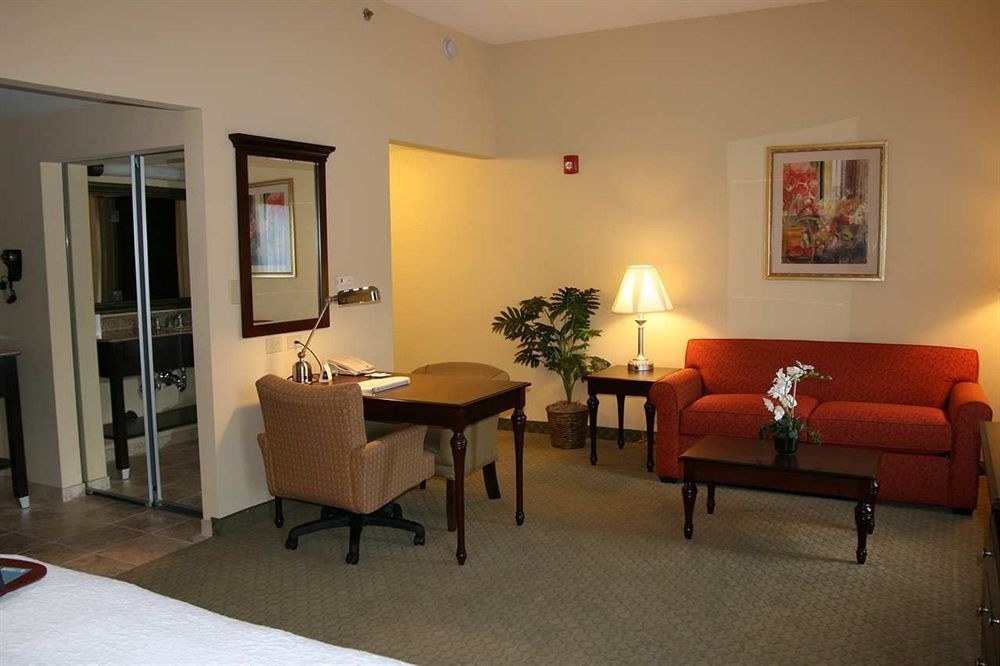 Hampton Inn & Suites Huntsville Hampton Cove photo 1