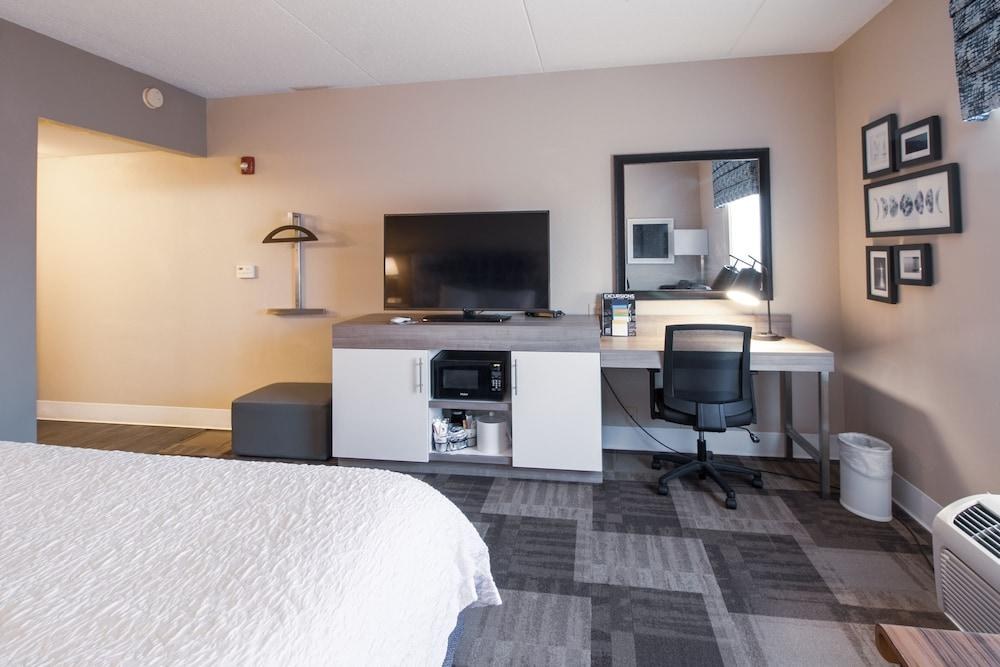 Hampton Inn & Suites Huntsville Hampton Cove photo 3