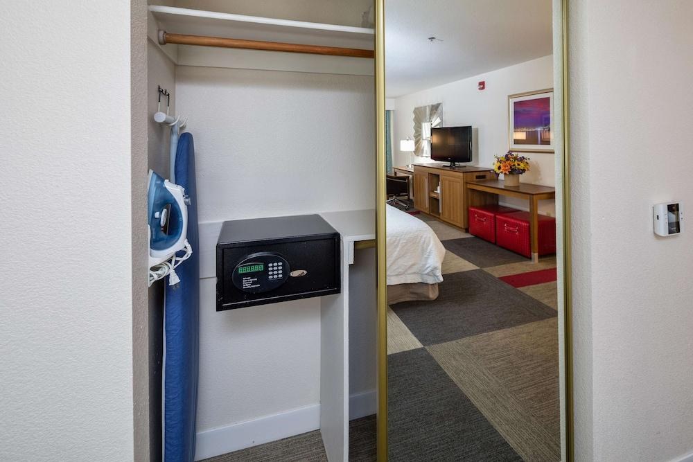 Hampton Inn San Francisco Airport photo 2