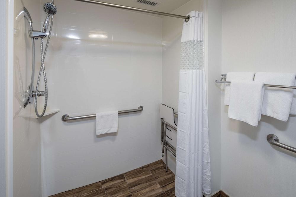 Hampton Inn San Francisco Airport photo 4