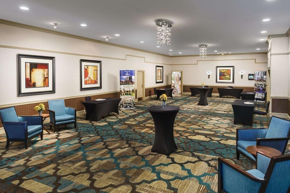 Hilton Charlotte University Place photo 3