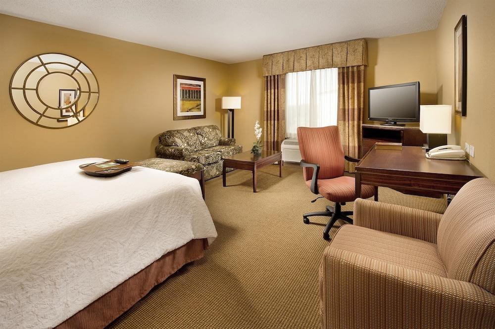 Hampton Inn & Suites San Antonio-Airport photo 3