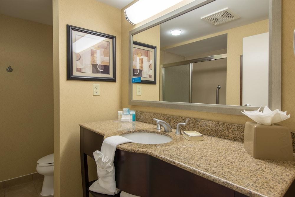 Hampton Inn & Suites Burlington, NC photo 3
