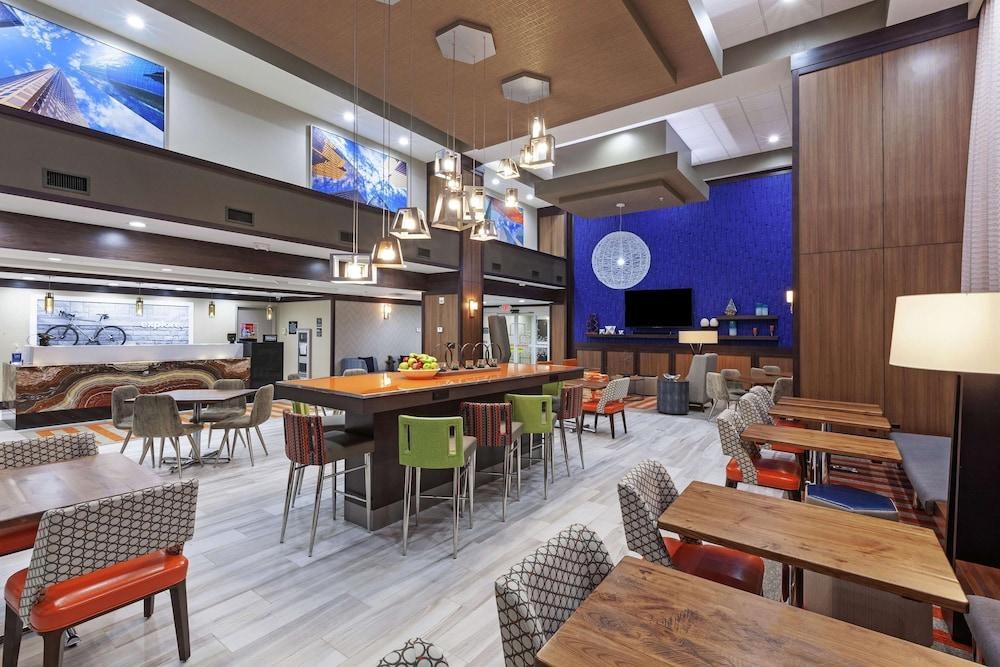 Hampton Inn & Suites Houston-Bush Intercontinental Aprt photo 1