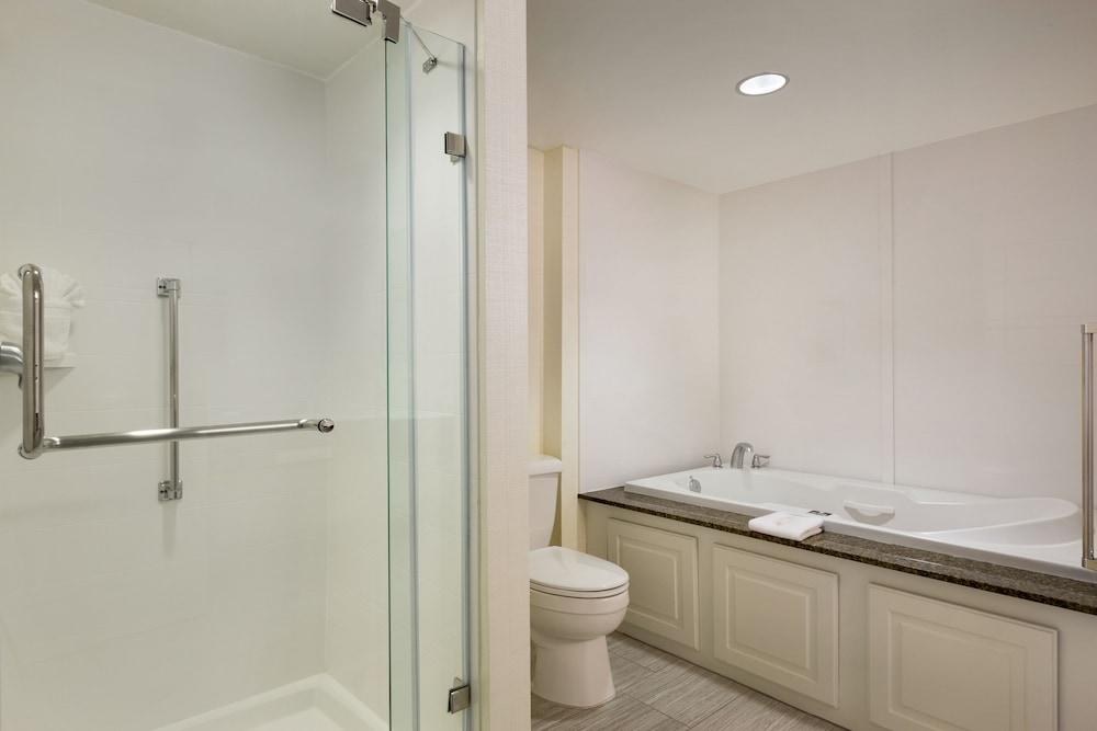 Hampton Inn & Suites Nashville-Downtown photo 2