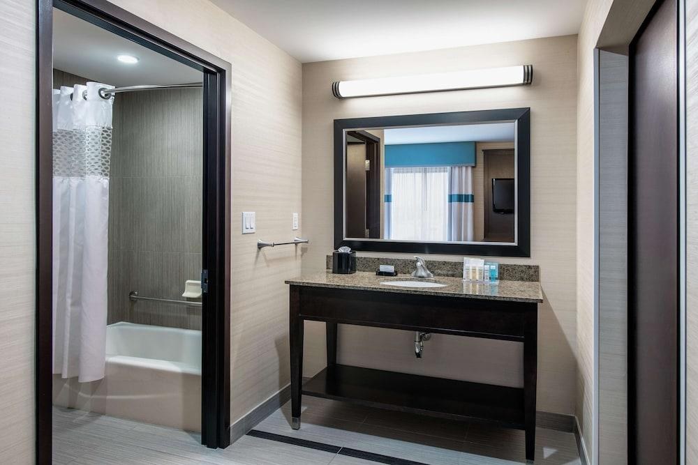 Hampton Inn by Hilton Winnipeg Airport/Polo Park photo 2