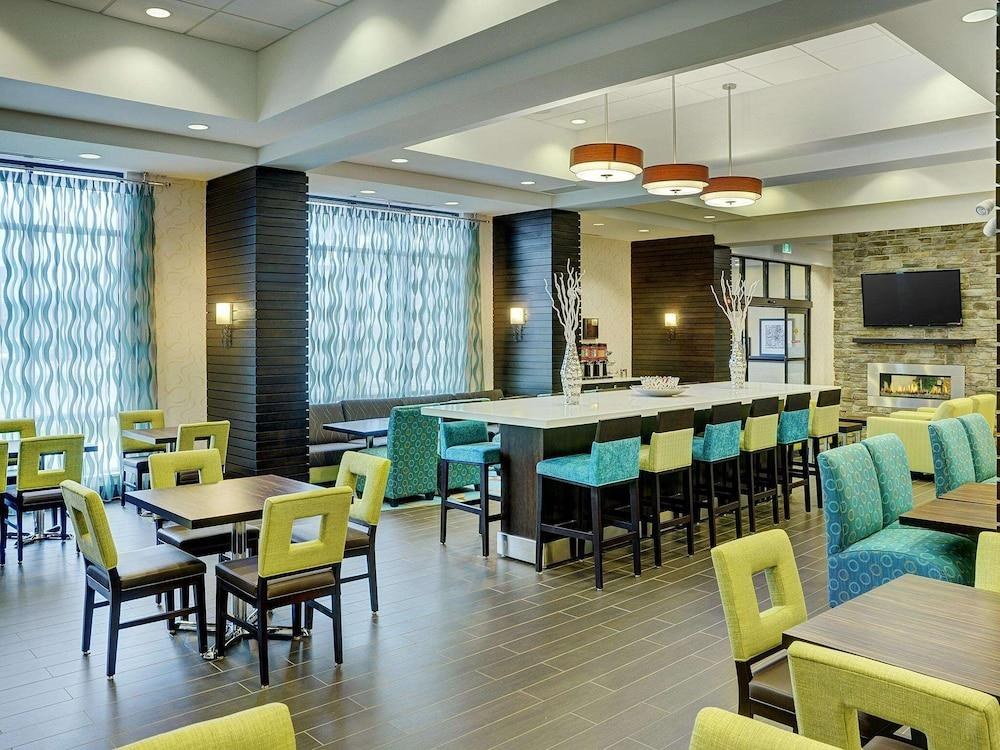 Hampton Inn by Hilton Winnipeg Airport/Polo Park photo 3