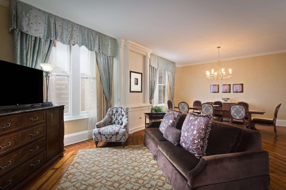 The Roosevelt New Orleans, A Waldorf Astoria Hotel photo 2
