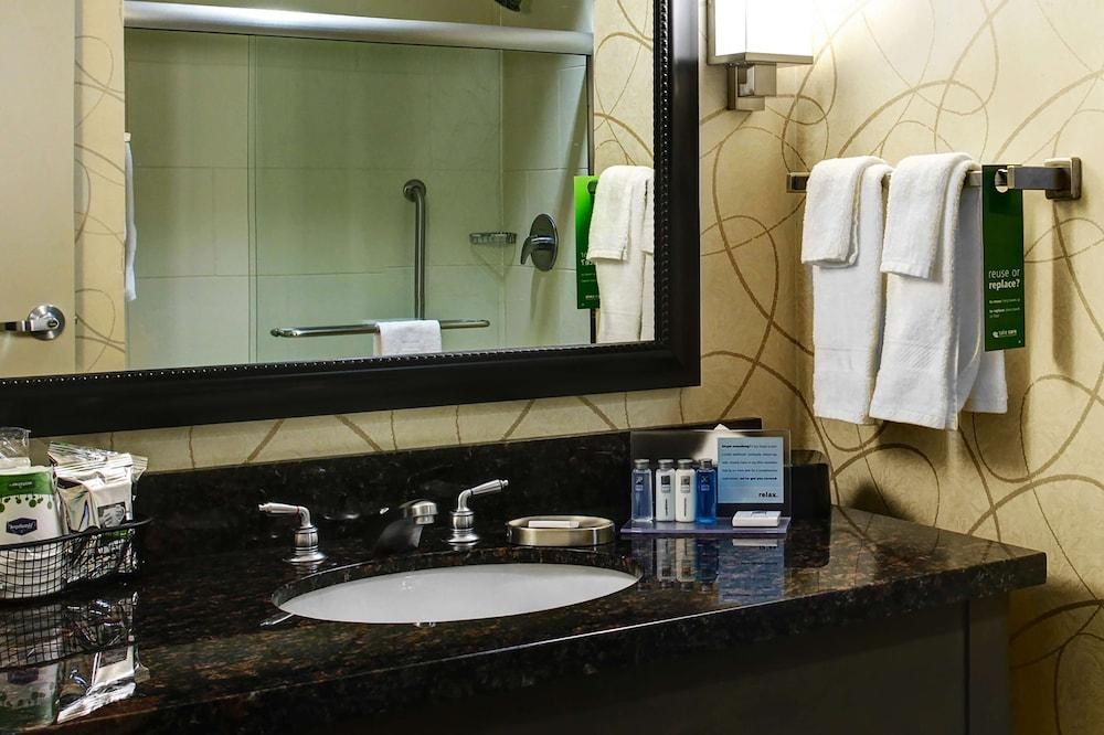 Hampton Inn & Suites Austin @ The University/Capitol photo 3