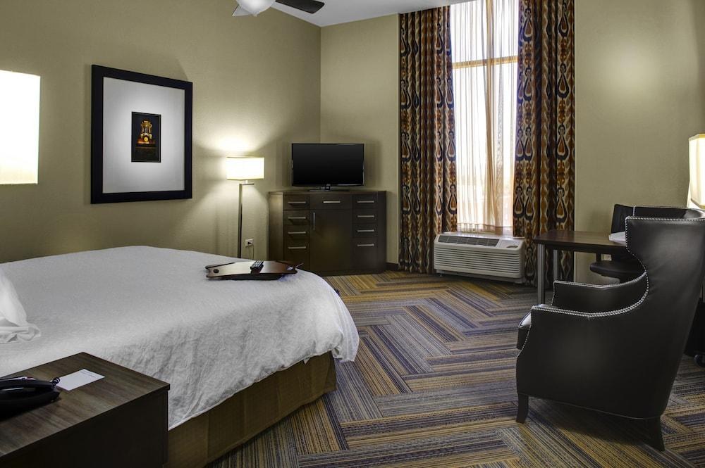 Hampton Inn & Suites Austin @ The University/Capitol photo 4