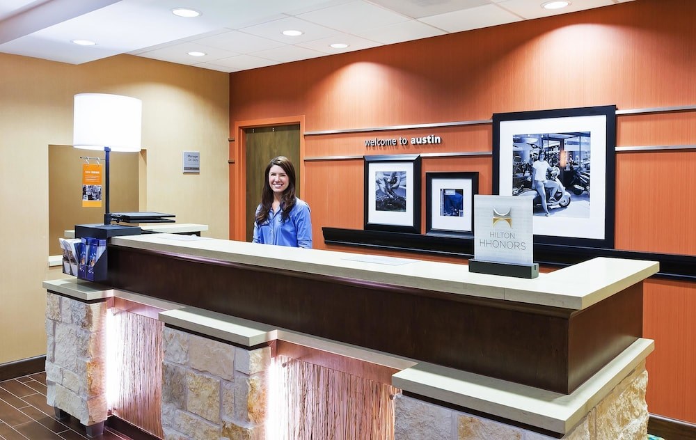 Hampton Inn Austin/Oak Hill photo 1