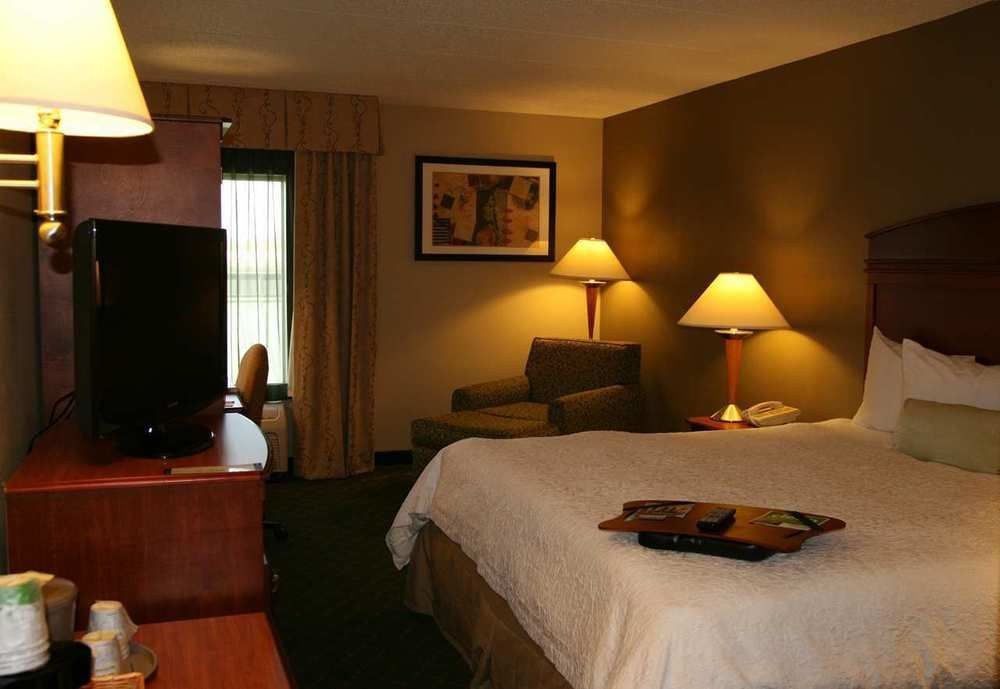 Hampton Inn Milwaukee-Northwest photo 1
