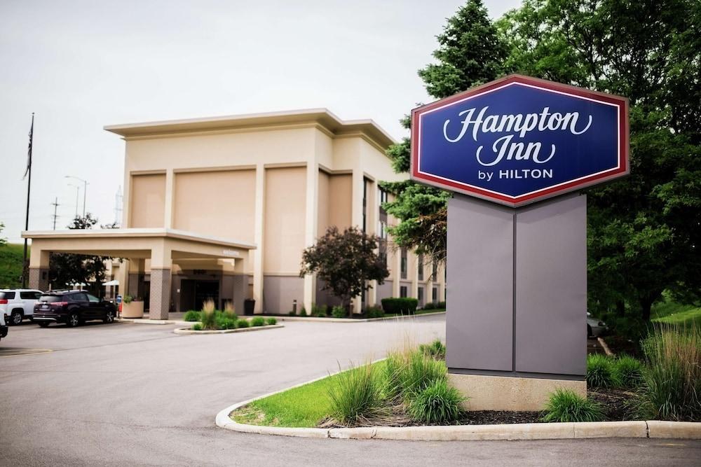 Hampton Inn Milwaukee-Northwest photo 2