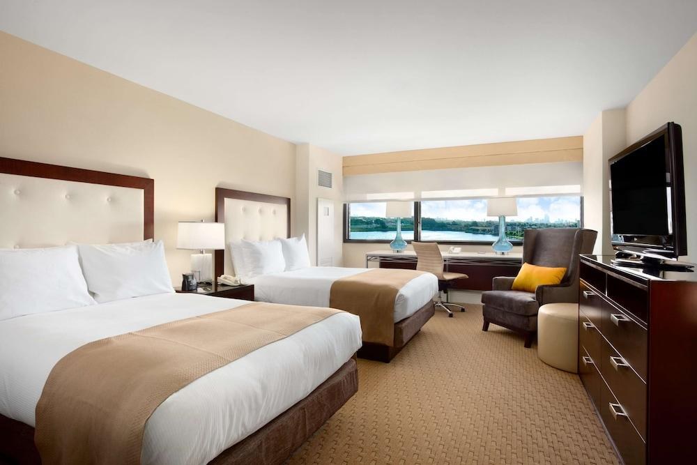 Hilton Miami Airport Blue Lagoon photo 3