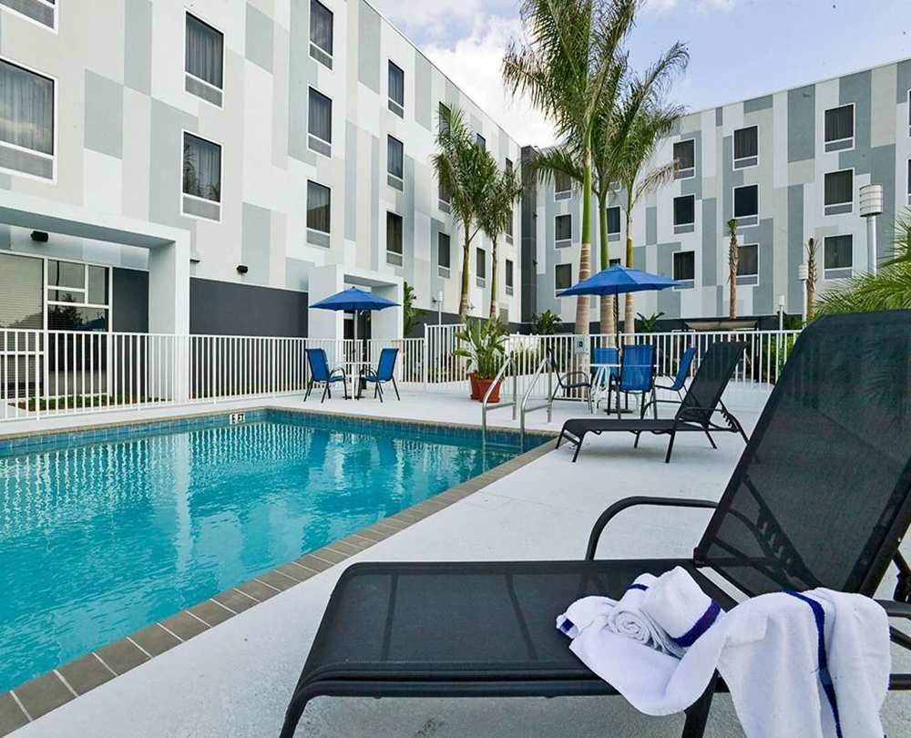 Hampton Inn & Suites Sarasota/Bradenton-Airport photo 1