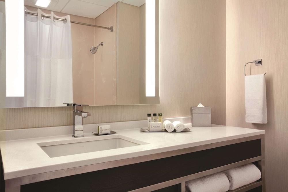 DoubleTree by Hilton Boston - Downtown photo 2