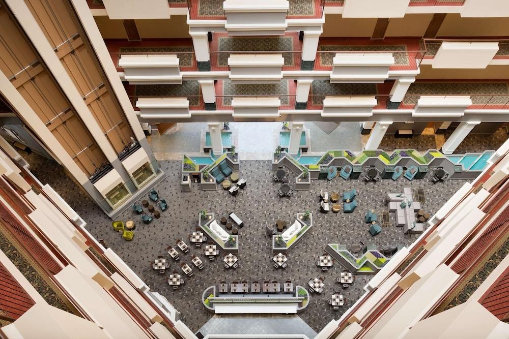 Hilton Chicago/Oak Brook Suites photo 3