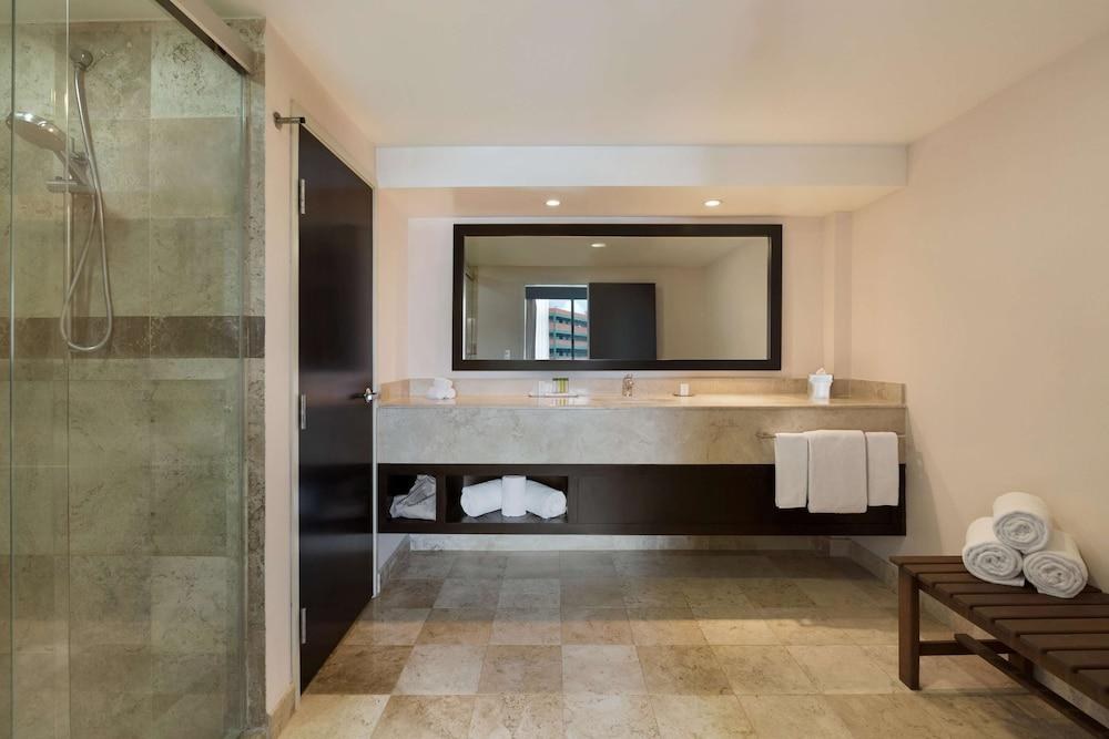 DoubleTree by Hilton Queretaro photo 2