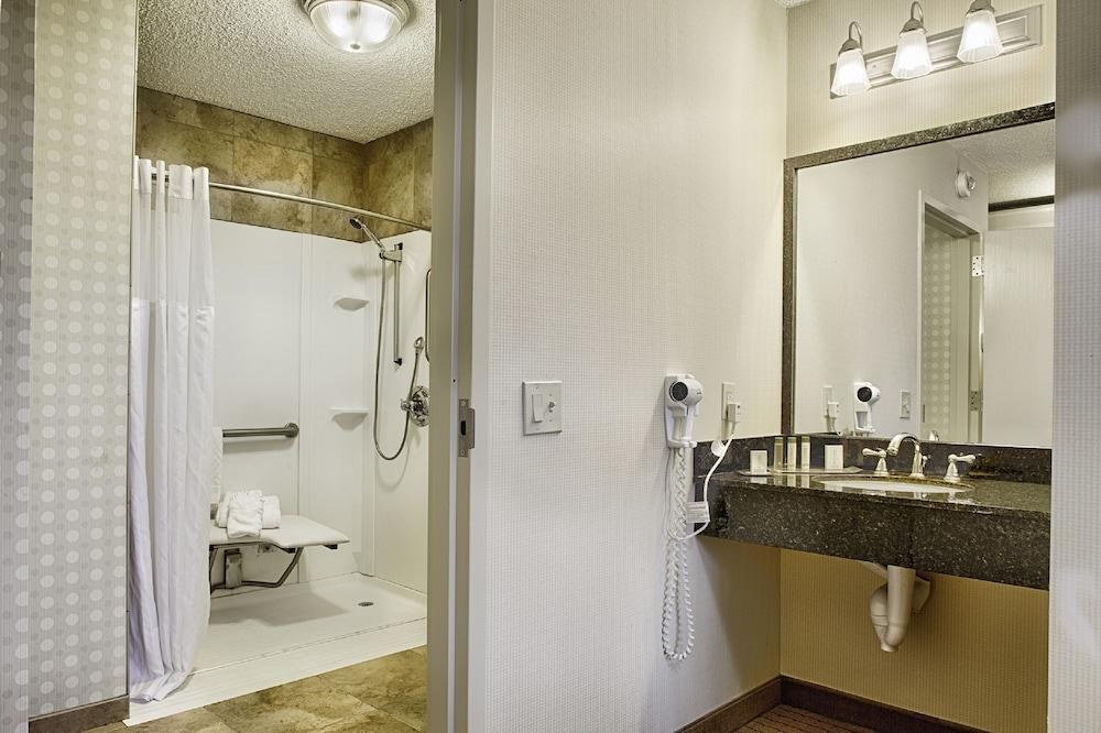 DoubleTree by Hilton Denver Central Park photo 2