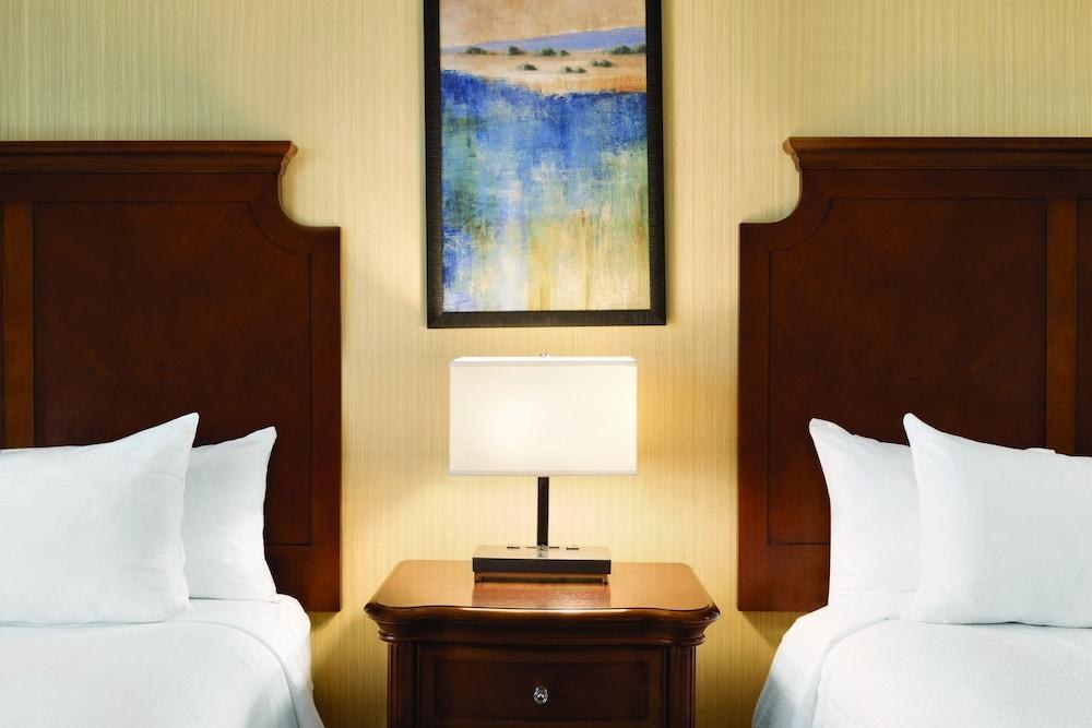 Embassy Suites by Hilton Bloomington/Minneapolis photo 2
