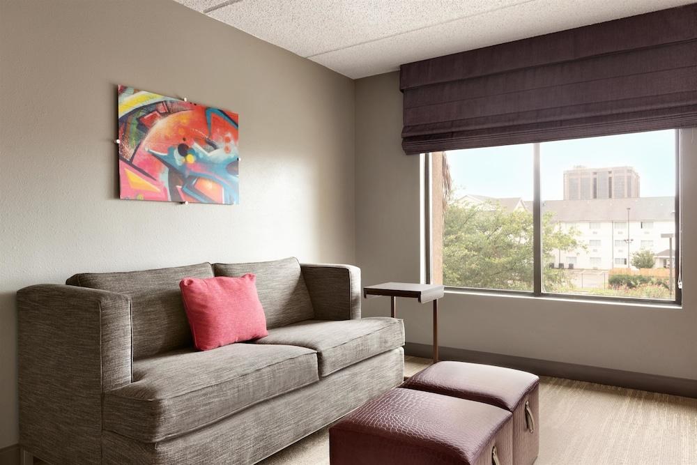 Hampton Inn Houston-Brookhollow photo 2